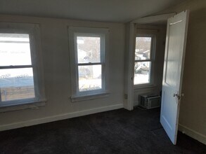611 Lawn Drive, Unit Apartment #2/Upper Unit in Loves Park, IL - Building Photo - Building Photo