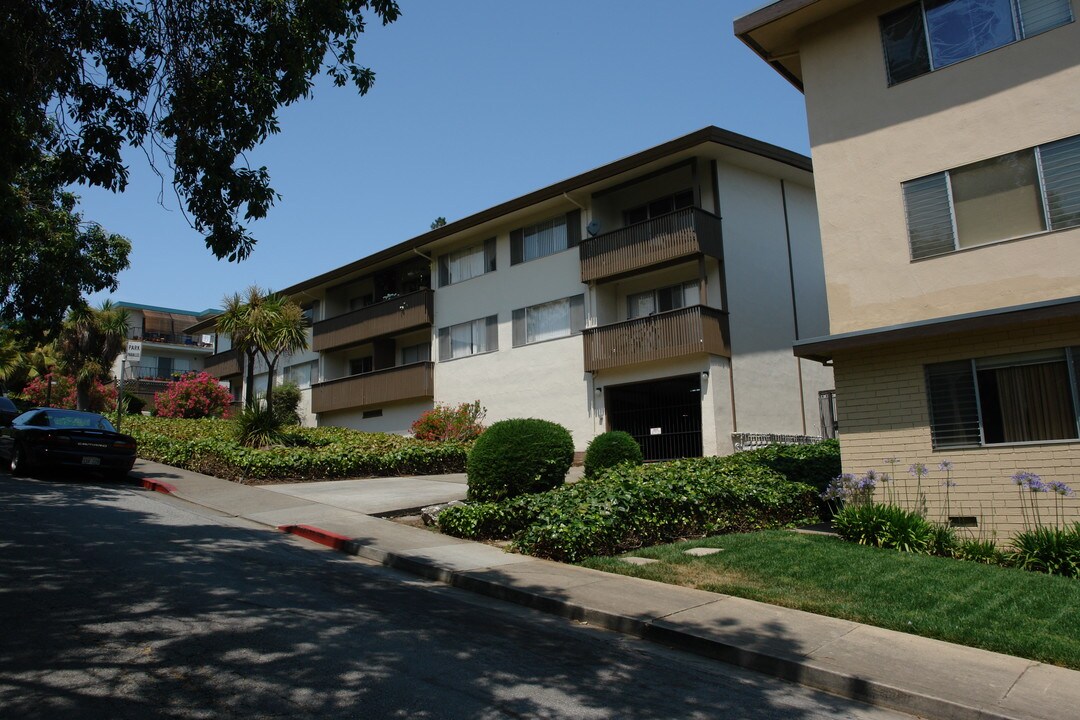 Marion Apartments in Belmont, CA - Foto de edificio