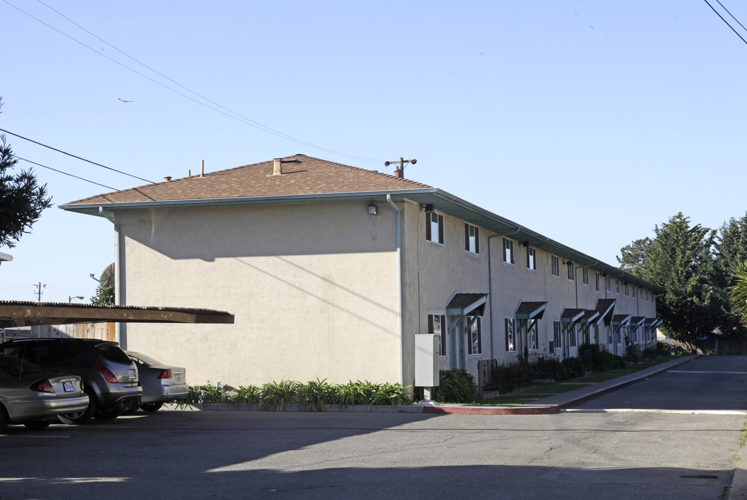 Garden Villa Apartments in San Lorenzo, CA - Building Photo