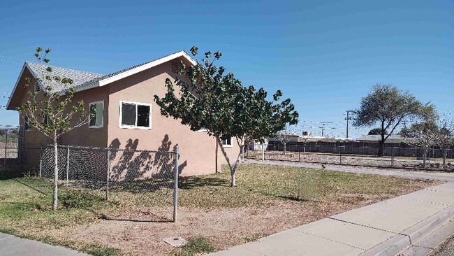 592 N Eucalyptus Ave in Blythe, CA - Building Photo - Building Photo