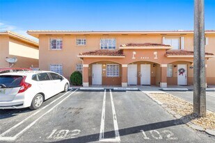 2425 W 76th St in Hialeah, FL - Building Photo