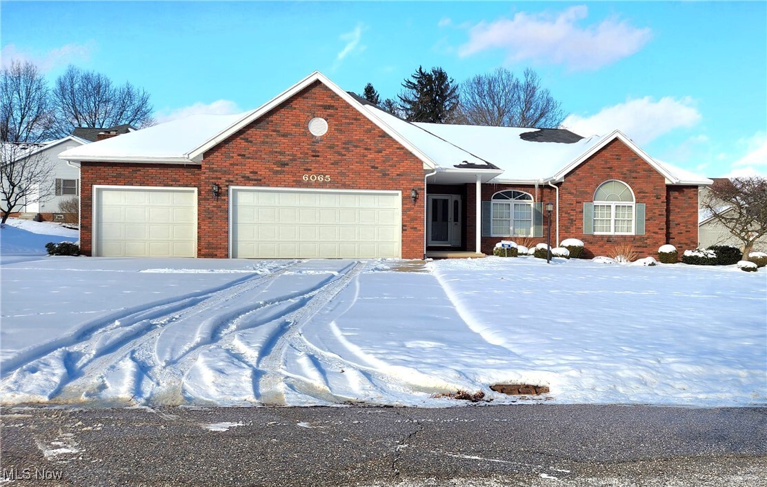 6065 Coppercove Cir NW in North Canton, OH - Building Photo