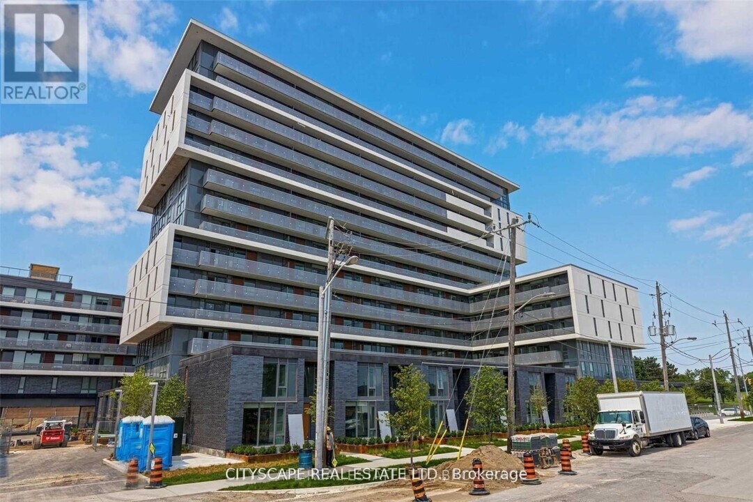120-120 Varna Dr in Toronto, ON - Building Photo