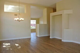 4893 Cardiff Bay Dr in Oceanside, CA - Foto de edificio - Building Photo