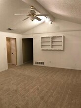 1011 Greenway Dr in Duncanville, TX - Building Photo - Building Photo