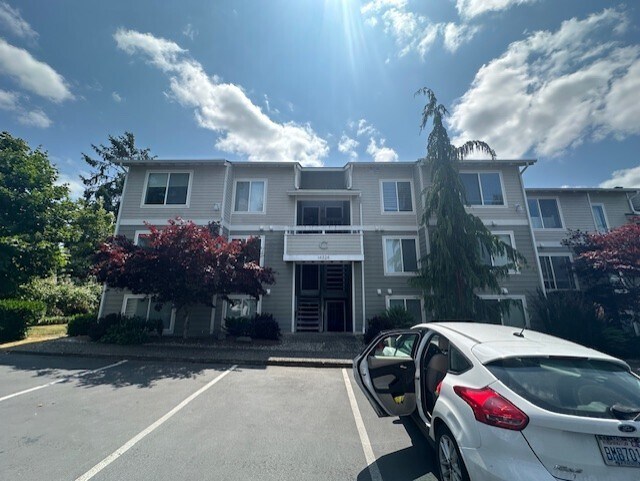 14324 126th Ave NE, Unit C301 in Kirkland, WA - Building Photo - Building Photo