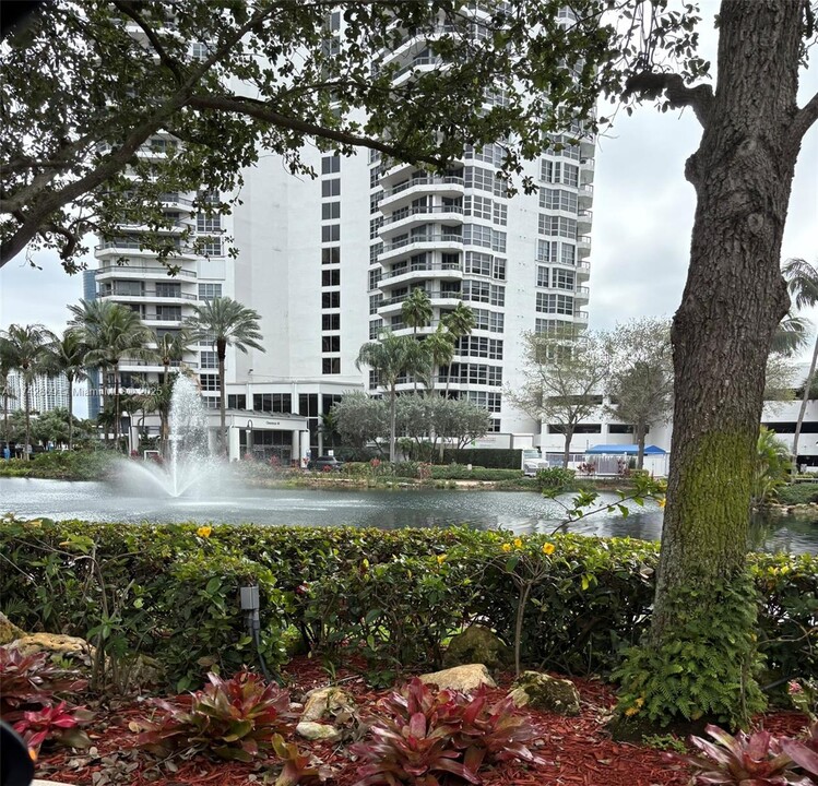 19101 NE 36th Pl in Aventura, FL - Building Photo
