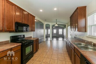 286 Nandina Dr, Unit 605 Lilley Ave in Buda, TX - Foto de edificio - Building Photo