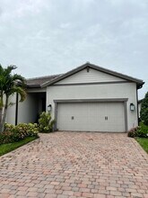 655 S E Boboli Way in Port St. Lucie, FL - Building Photo - Building Photo