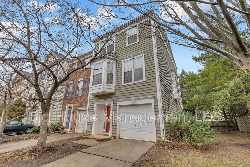 1128 Cypress Tree Pl in Herndon, VA - Building Photo