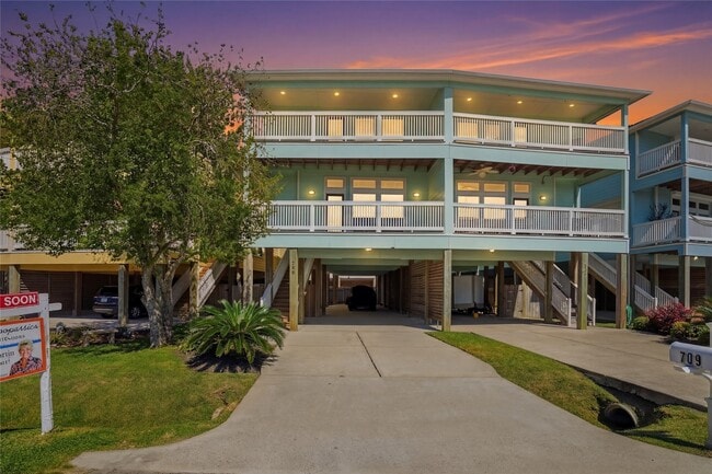 property at 709 N Bayshore Dr