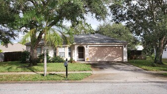 2115 Sierra St in Melbourne, FL - Building Photo