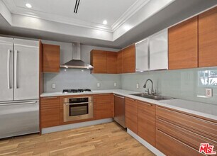 1283 Havenhurst Dr in West Hollywood, CA - Foto de edificio - Building Photo