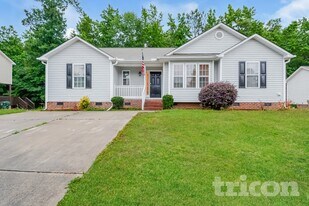121 Quiet Refuge Ln in Garner, NC - Building Photo