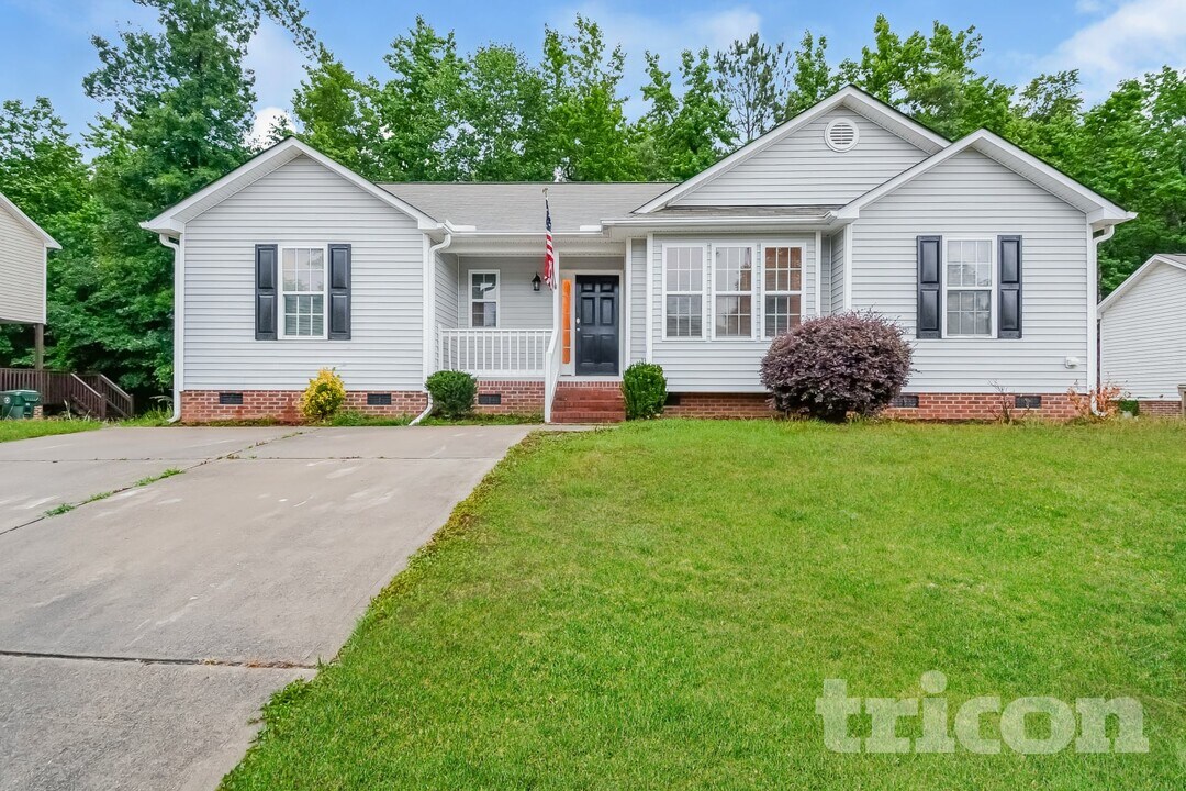 121 Quiet Refuge Ln in Garner, NC - Foto de edificio