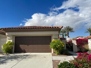 392 Desert Holly Dr in Palm Desert, CA - Building Photo - Building Photo