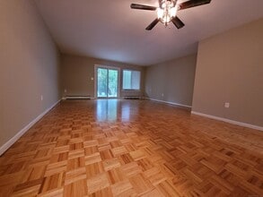 17 Pine Ct in Cromwell, CT - Building Photo - Building Photo