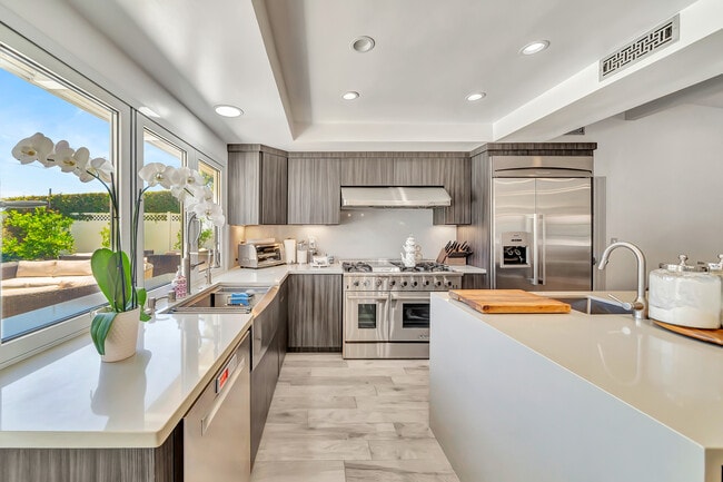 22376 Algunas Rd in Los Angeles, CA - Building Photo - Building Photo