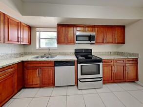 6601 SW 7th St in Pembroke Pines, FL - Building Photo - Building Photo