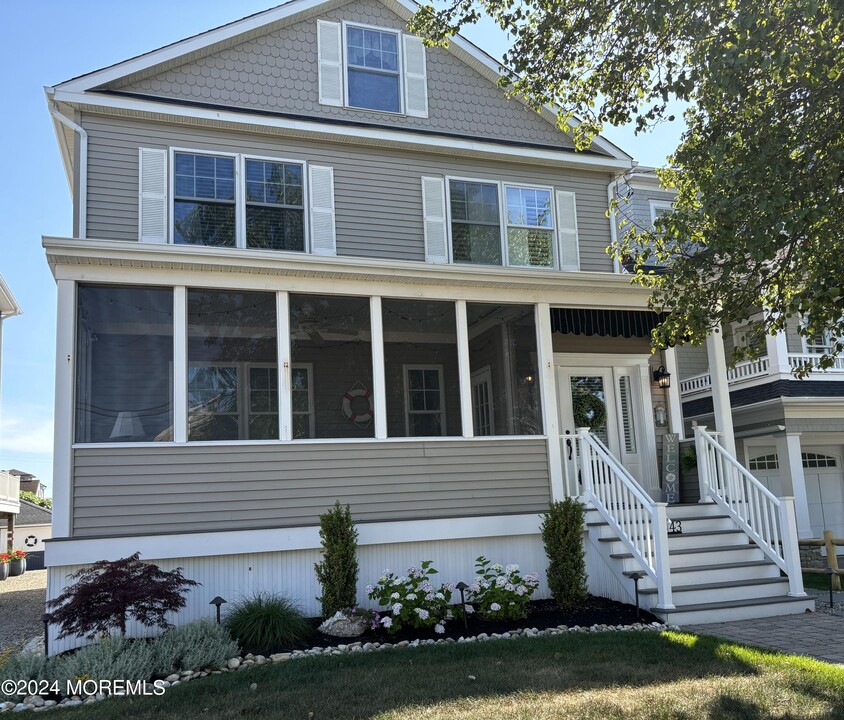 43 Ocean Ave in Manasquan, NJ - Building Photo