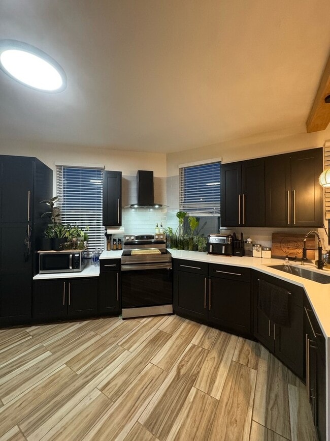 property at 9121 S Mackinaw Ave