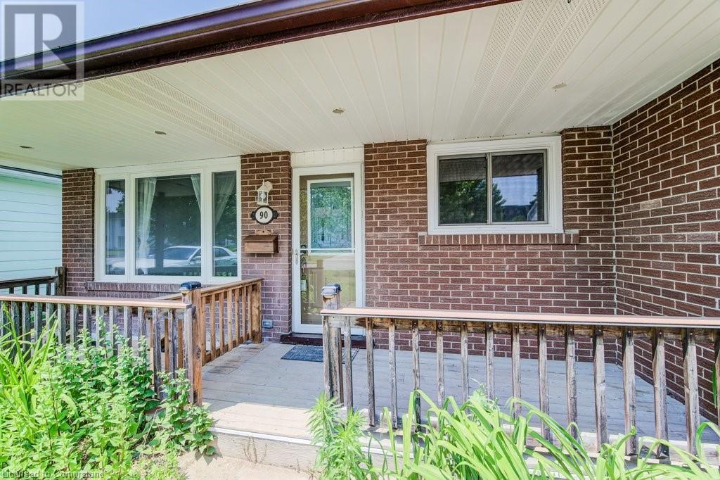 90 Blackhorne Dr in Kitchener, ON - Building Photo