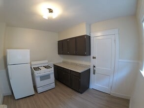 1026 W 30th St, Unit 2 in Erie, PA - Building Photo - Building Photo