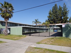 2005 E Pontiac Ave in Fresno, CA - Foto de edificio - Building Photo