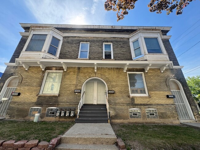 property at 721 S 9th St