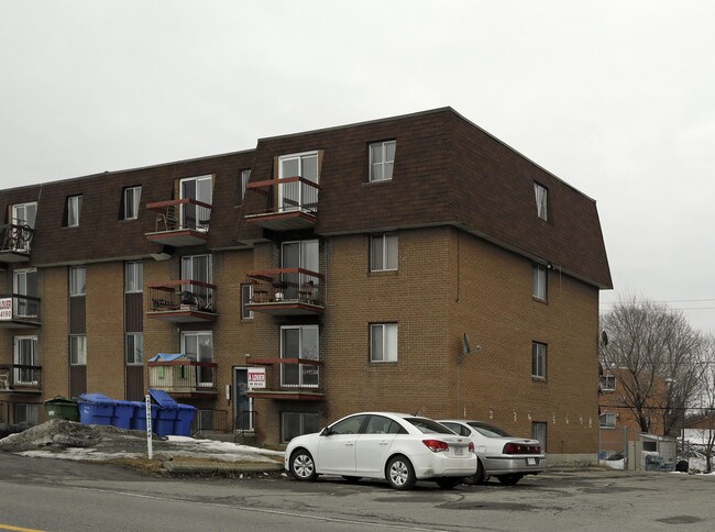 109-113 Hector-Lanthier in St-Eustache, QC - Building Photo - Building Photo