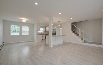 3 Dartmouth Dr in Glen Cove, NY - Building Photo - Building Photo