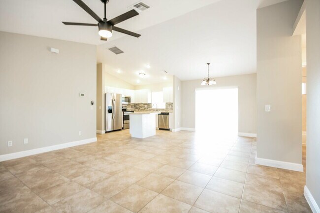 1729 SW 23rd St in Cape Coral, FL - Building Photo - Building Photo