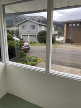 277 W 1st St in Yachats, OR - Building Photo - Building Photo