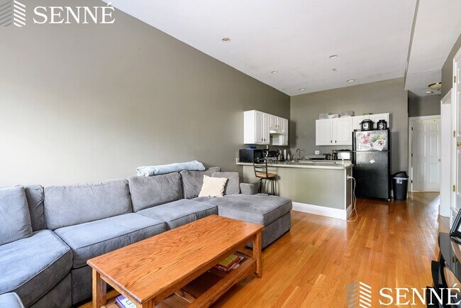 309 Bolton St, Unit 11 in Boston, MA - Foto de edificio - Building Photo