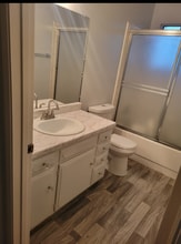 2421 Country Club Blvd in Stockton, CA - Foto de edificio - Building Photo