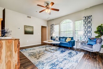 Legacy of Cedar Hill Apartments and Townhomes in Cedar Hill, TX - Building Photo - Building Photo