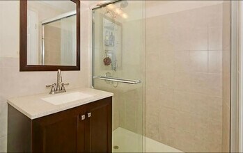 12520 Edgewater Dr in Lakewood, OH - Building Photo - Building Photo