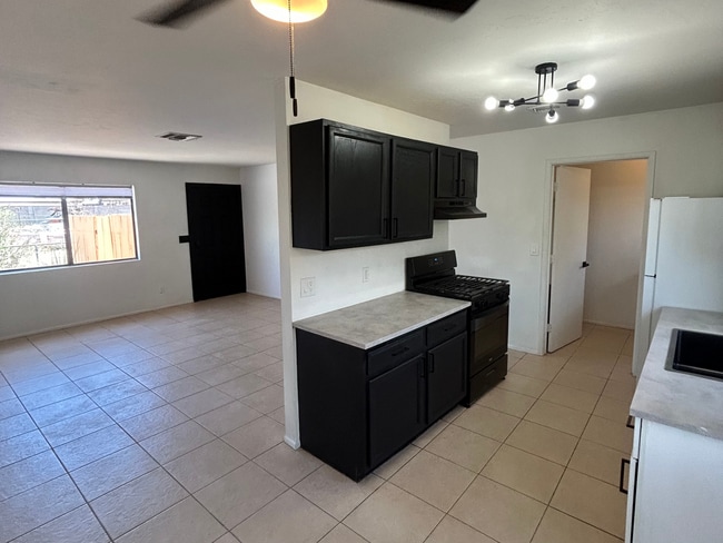 815 E Lester St, Unit 2 in Tucson, AZ - Foto de edificio - Building Photo