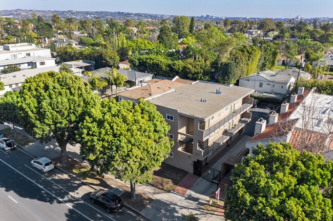 11910 Venice Blvd in Los Angeles, CA - Foto de edificio - Building Photo