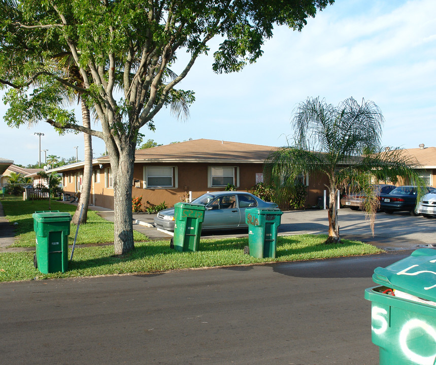 5210 NW 22nd St in Fort Lauderdale, FL - Building Photo