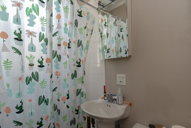 3144 Oakley N Ave, Unit 3C in Chicago, IL - Building Photo - Building Photo