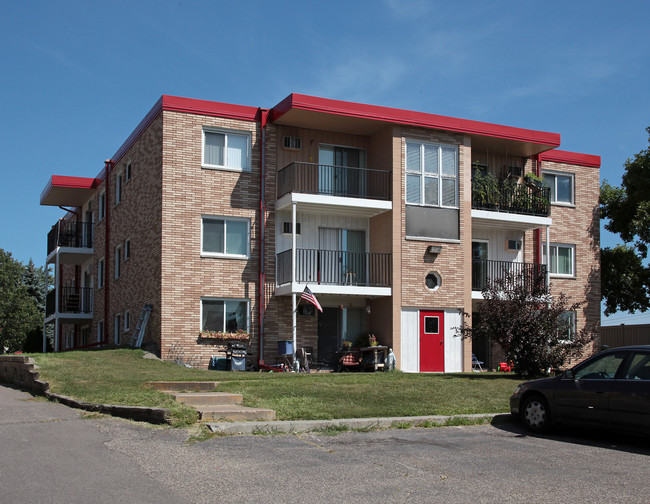 Hilltop Apartments in Roseville, MN - Building Photo - Building Photo