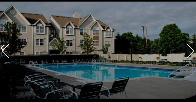 36 Prestwick Way in Edison, NJ - Building Photo - Building Photo