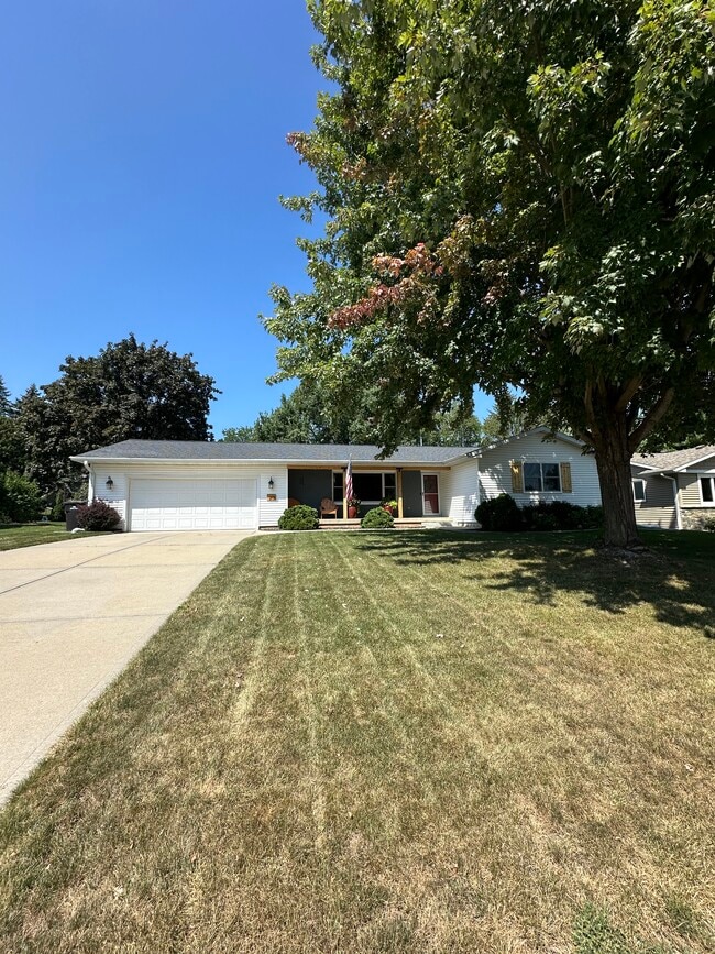205 Simon Crestway in Waunakee, WI - Building Photo - Building Photo