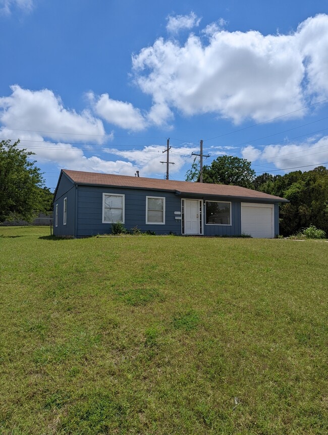 2340 NW Lincoln Ave in Lawton, OK - Building Photo - Building Photo
