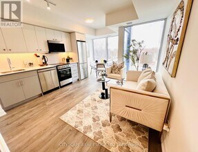 2 Manderley Dr in Toronto, ON - Building Photo - Building Photo