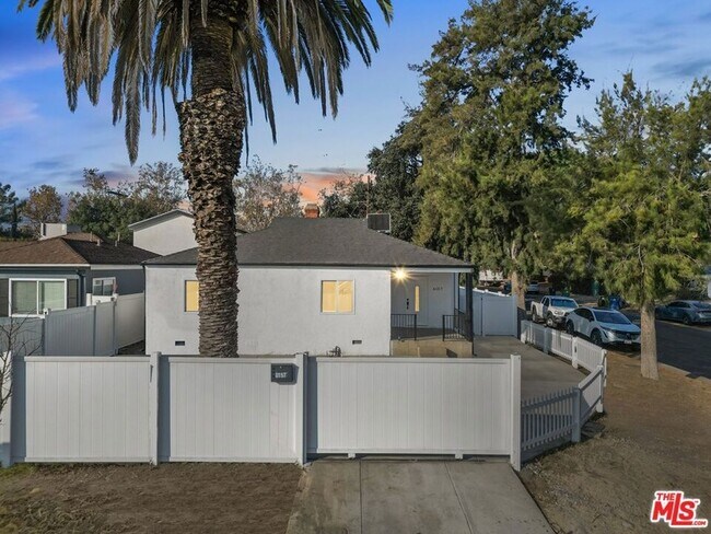 6157 Colfax Ave in Los Angeles, CA - Building Photo - Building Photo