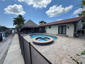 2075 Ixora Rd in North Miami, FL - Building Photo - Building Photo