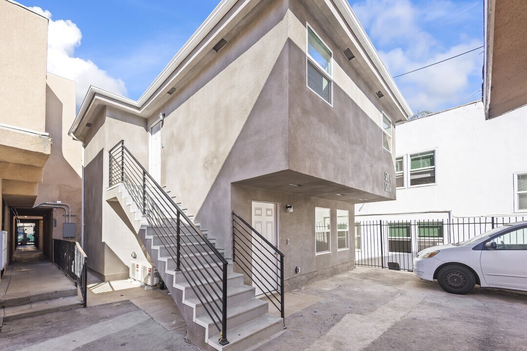 923 1/2 N Avenue 50 in Los Angeles, CA - Building Photo