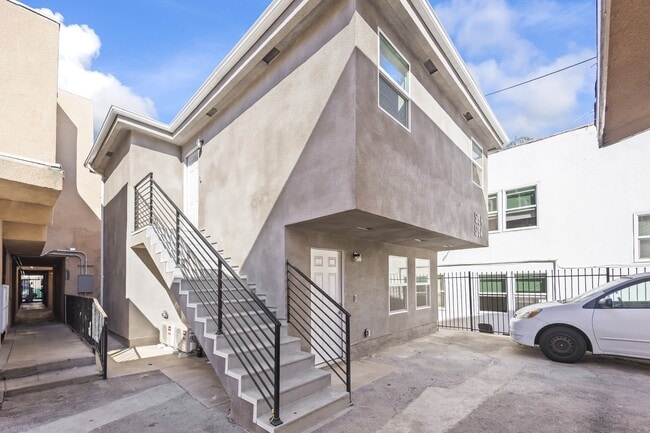 property at 923 1/2 N Avenue 50